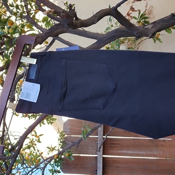 Crown & Ivy Women's Flare Denim Jeans in Size 8, True Black - Picture 7 of 12